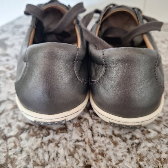 TAOS leather sneakers size 8M - Picture 4 of 9